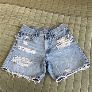 American Eagle 90s Boyfriend Short
